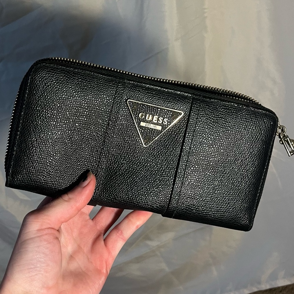 GUESS WALLET/Wristlet